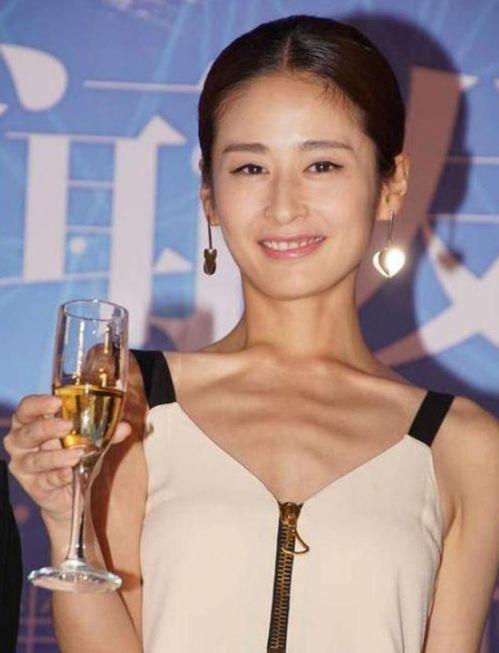 瘦成排骨的明星,揭秘瘦身背后的故事