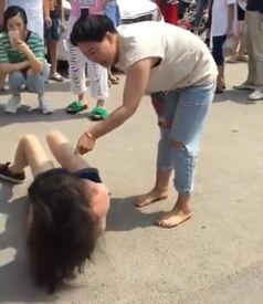 打小三扒衣打pp视频,一场道德的拷问与伦理的争议