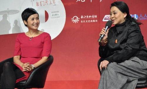 倪萍丝袜脚,揭秘明星私下的时尚魅力