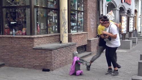 恶搞路人视频最吓人,恶搞路人视频最吓人揭秘