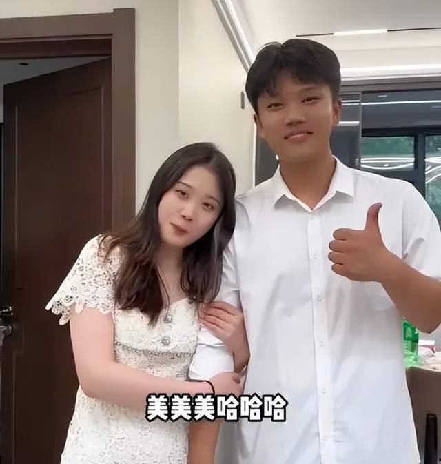 爸爸女友在线播放,在线播放，揭开情感纠葛的神秘面纱